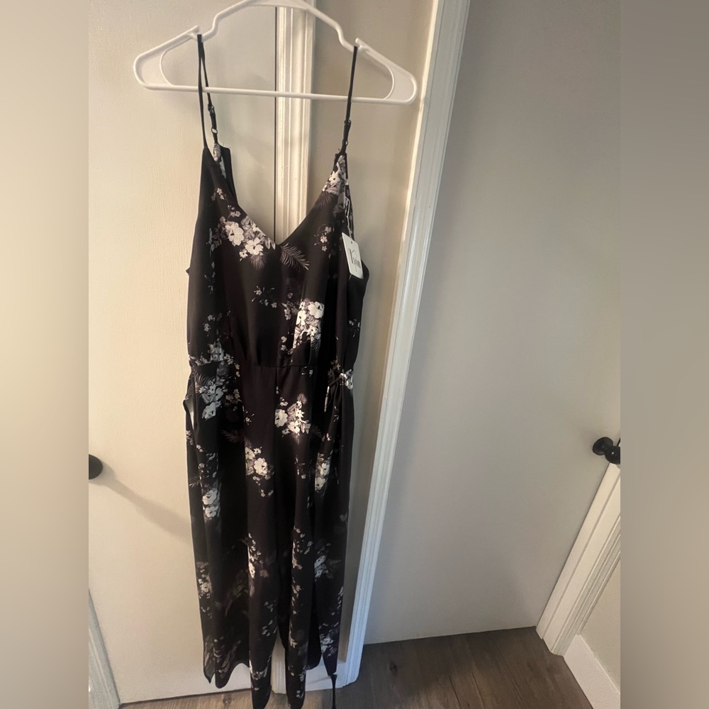 LYON pant outfit with slits on side. Ties around